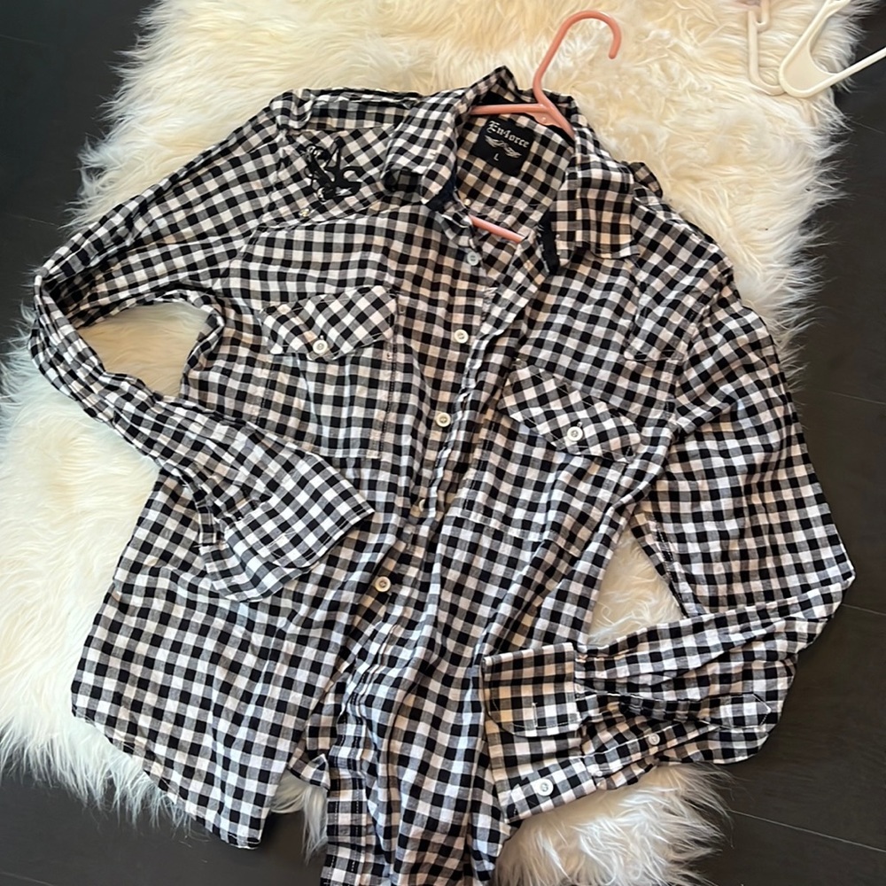 ✨5 for 25 Sale✨ 
Embroidered western Cut Flannel